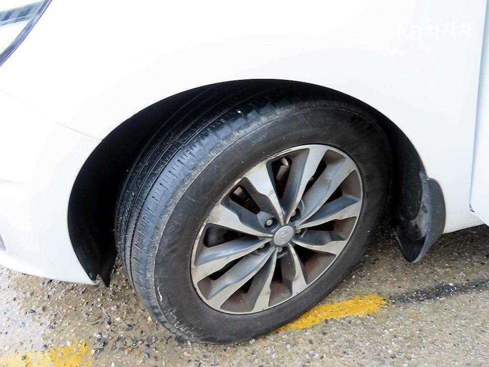 Kia Carnival — miniaturë 20