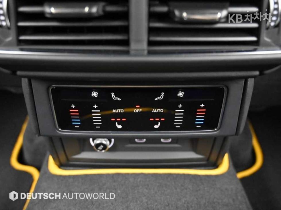 Lamborghini Urus — miniaturë 16