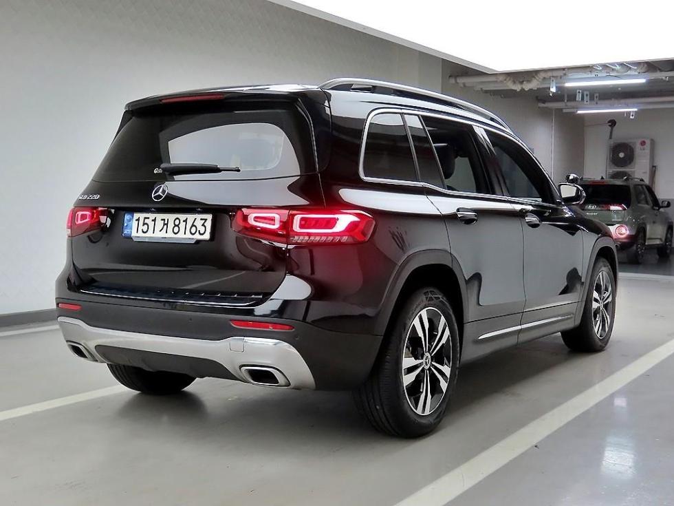 Mercedes-Benz GLB — miniaturë 4