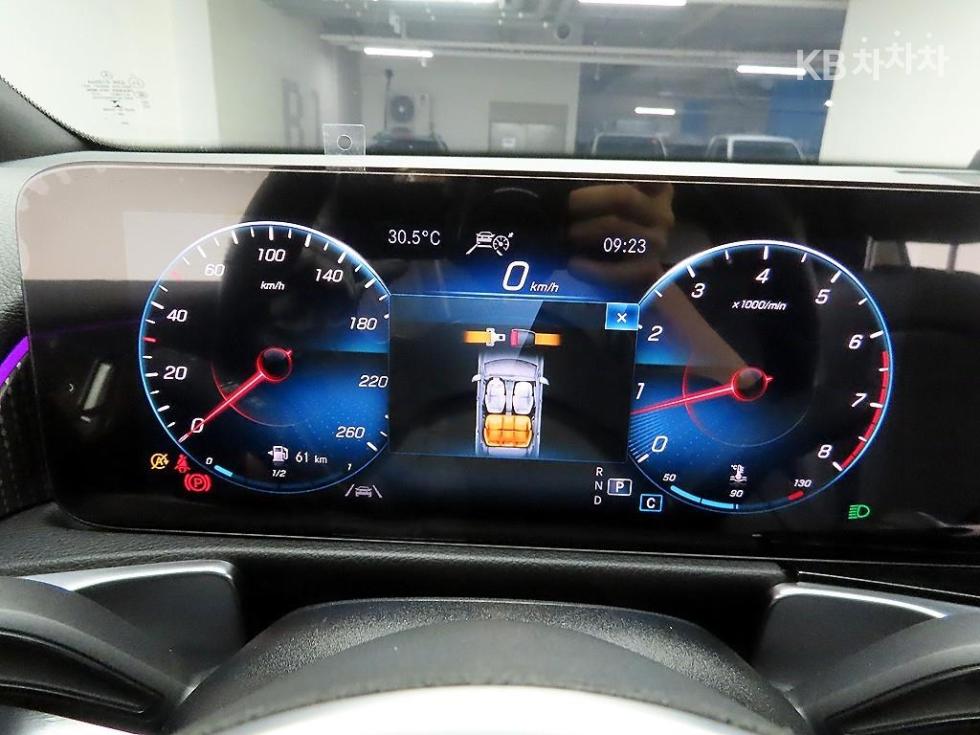 Mercedes-Benz GLB — miniaturë 6