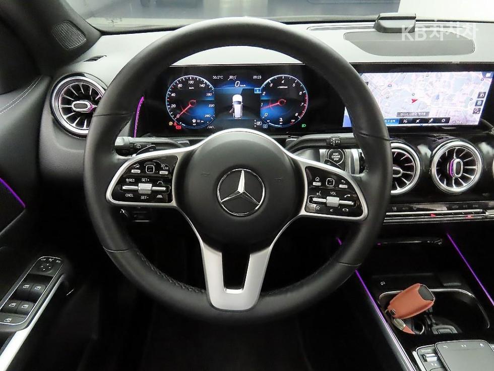 Mercedes-Benz GLB — miniaturë 7