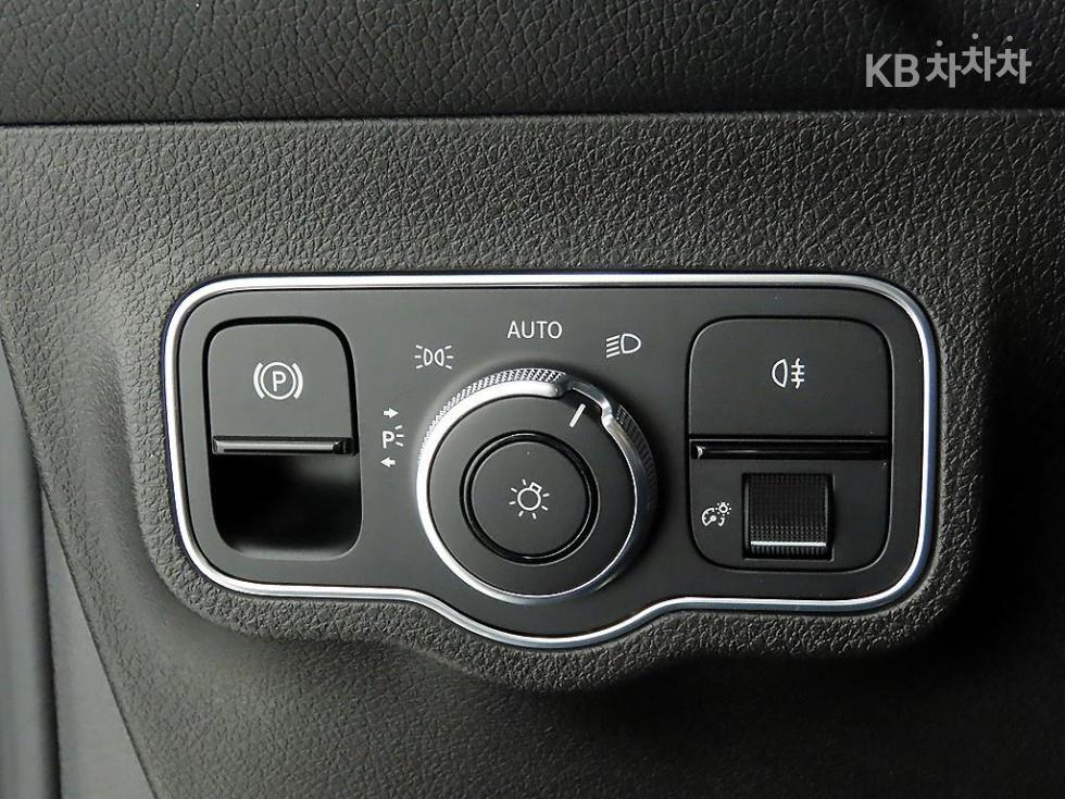 Mercedes-Benz GLB — miniaturë 12