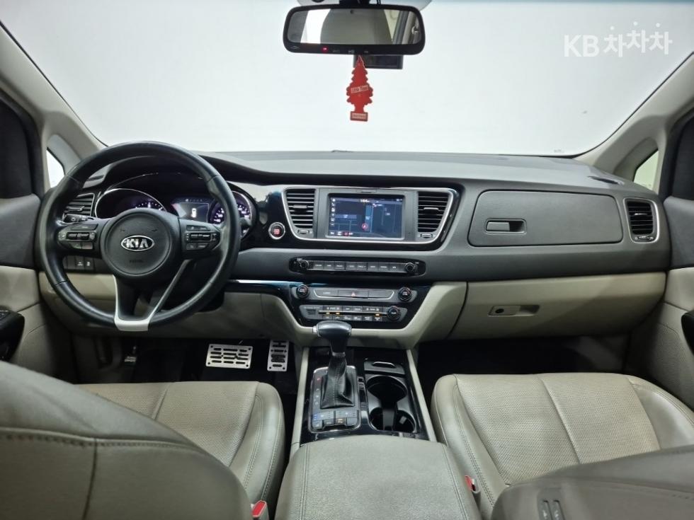 Kia Carnival — miniaturë 7