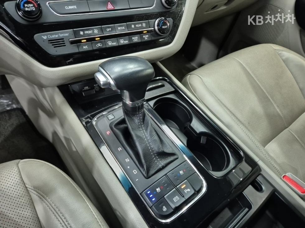 Kia Carnival — miniaturë 8