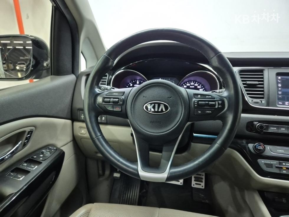 Kia Carnival — miniaturë 9