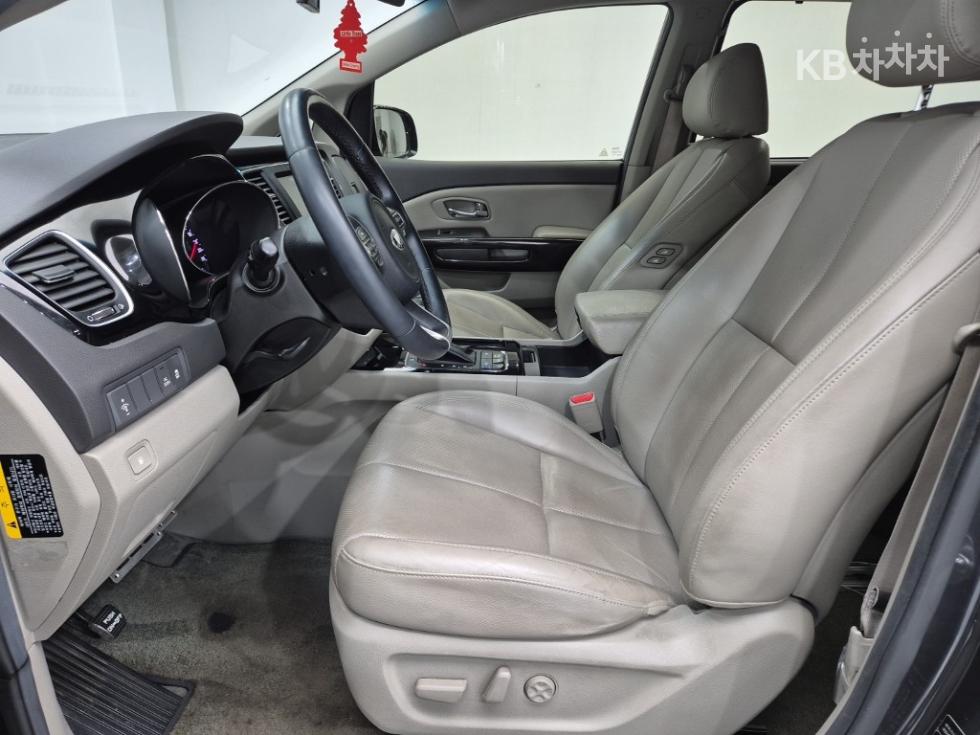 Kia Carnival — miniaturë 11
