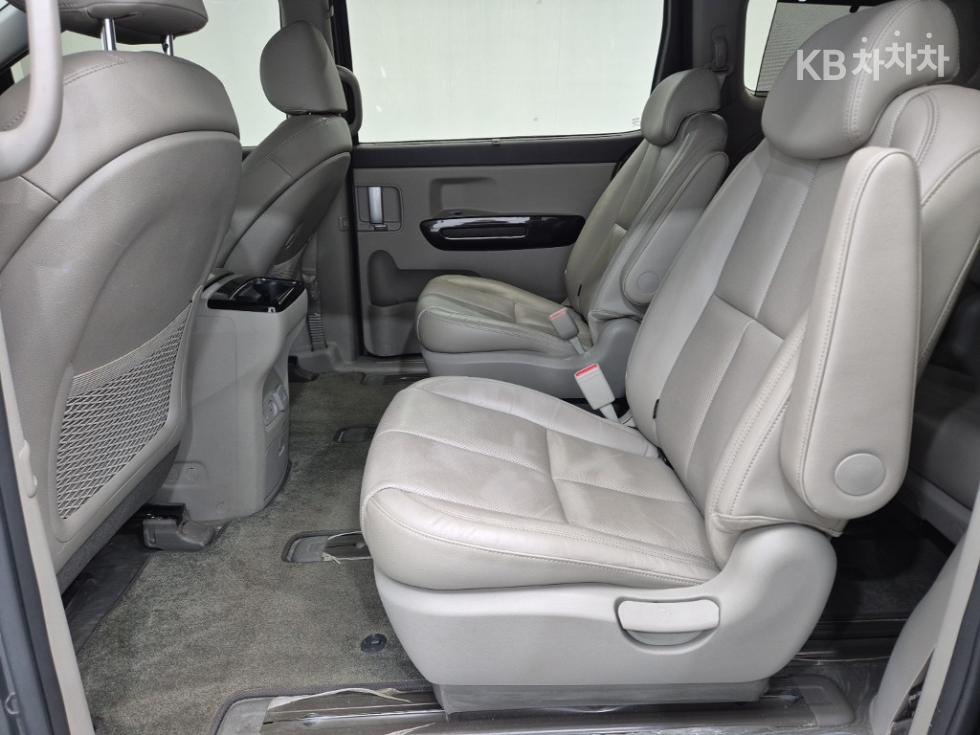 Kia Carnival — miniaturë 12