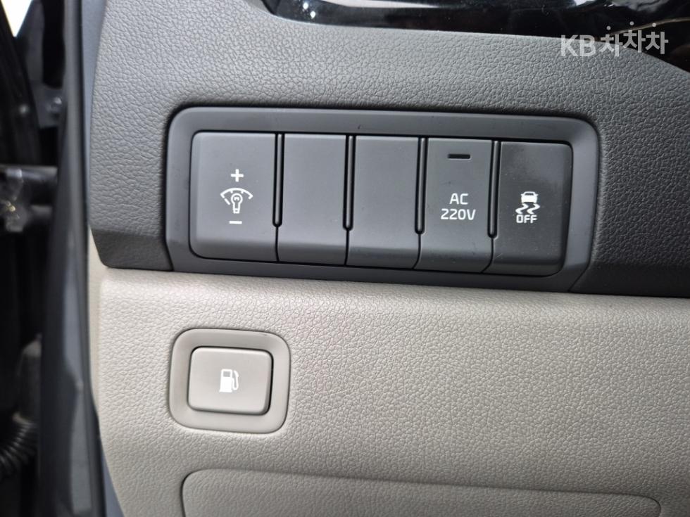 Kia Carnival — miniaturë 17