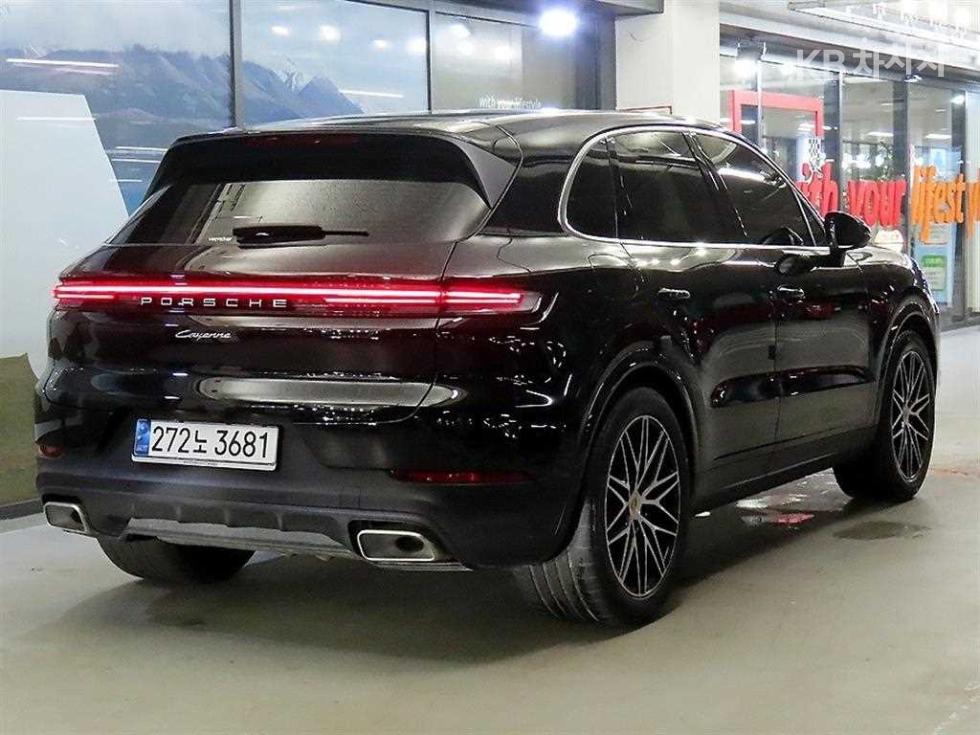 2025 Porsche (9Y0) photo