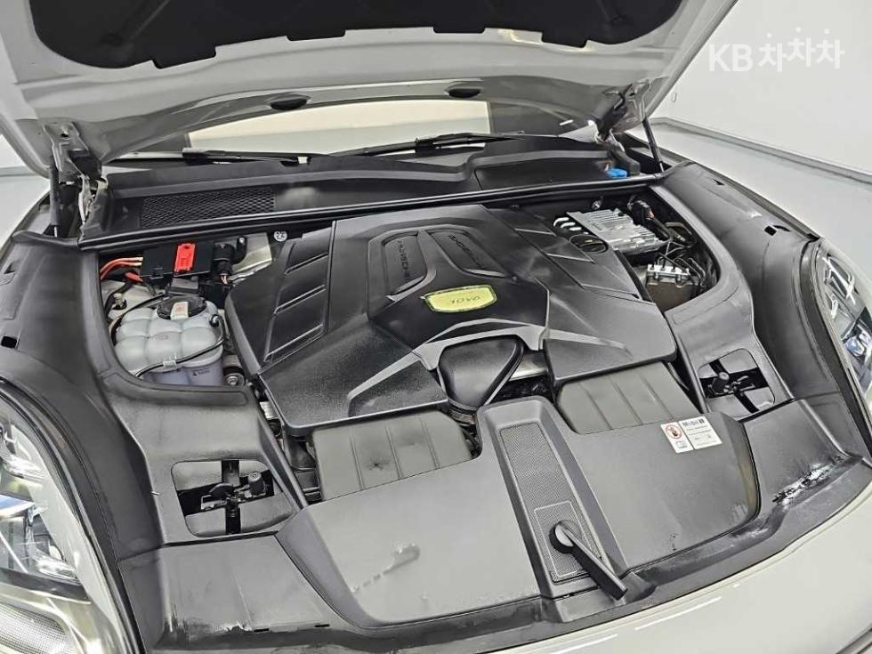 2022 Porsche (9Y0) photo
