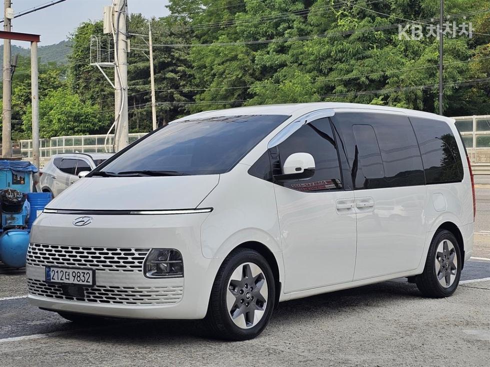 Hyundai Staria