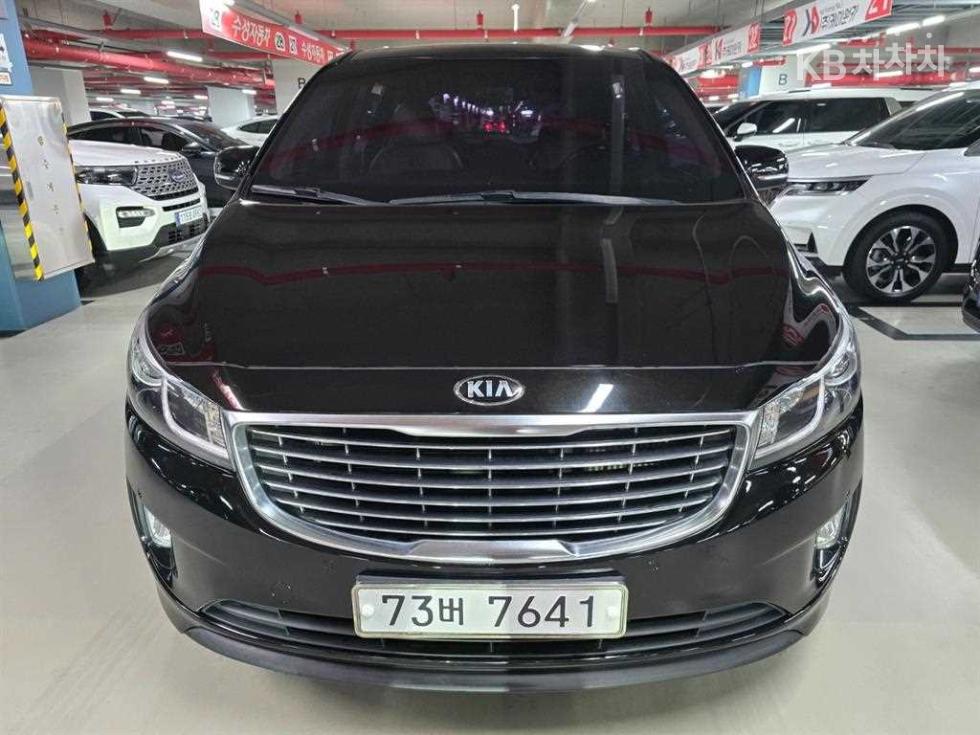 Kia Carnival — miniaturë 2