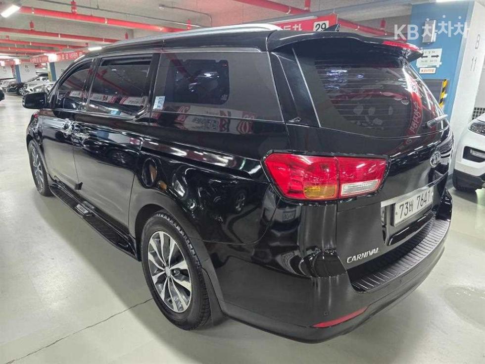 Kia Carnival — miniaturë 4
