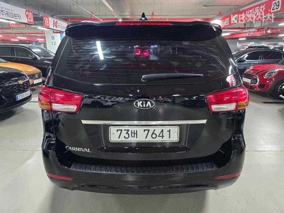 Kia Carnival — miniaturë 5