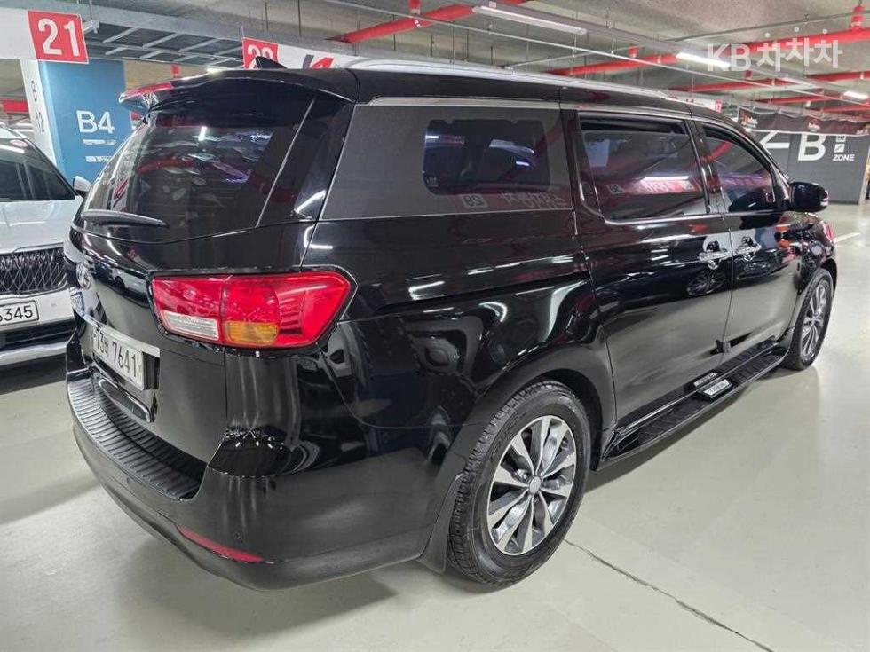 Kia Carnival — miniaturë 6