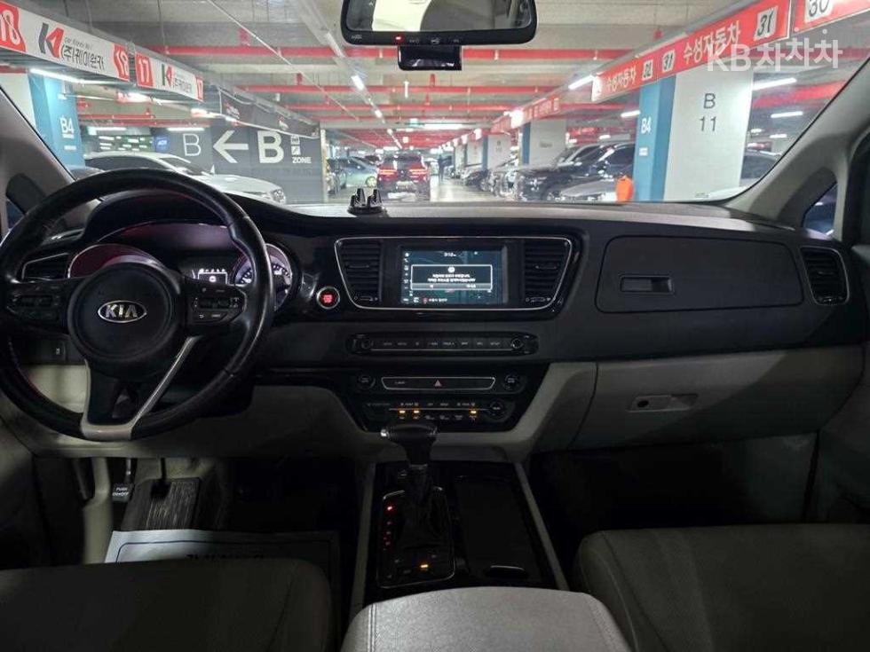 Kia Carnival — miniaturë 9