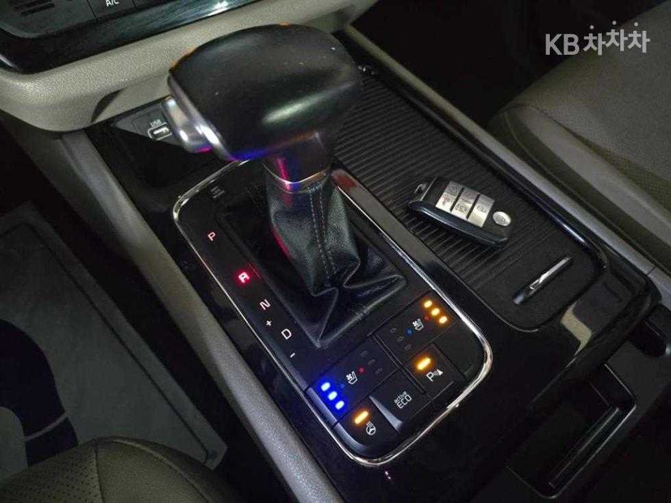 Kia Carnival — miniaturë 12