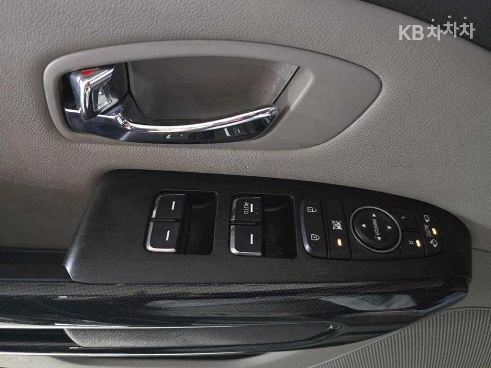 Kia Carnival — miniaturë 14