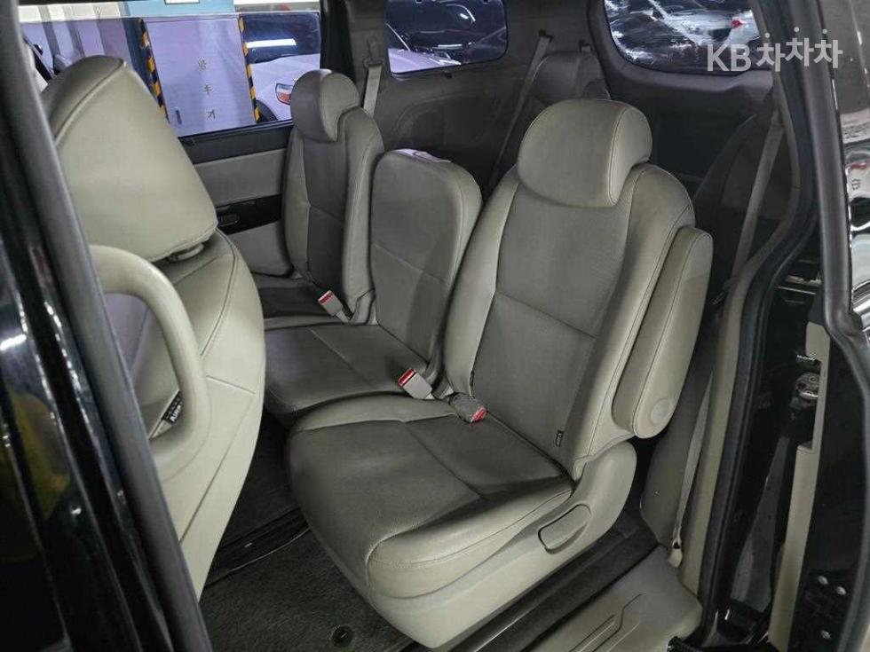 Kia Carnival — miniaturë 17