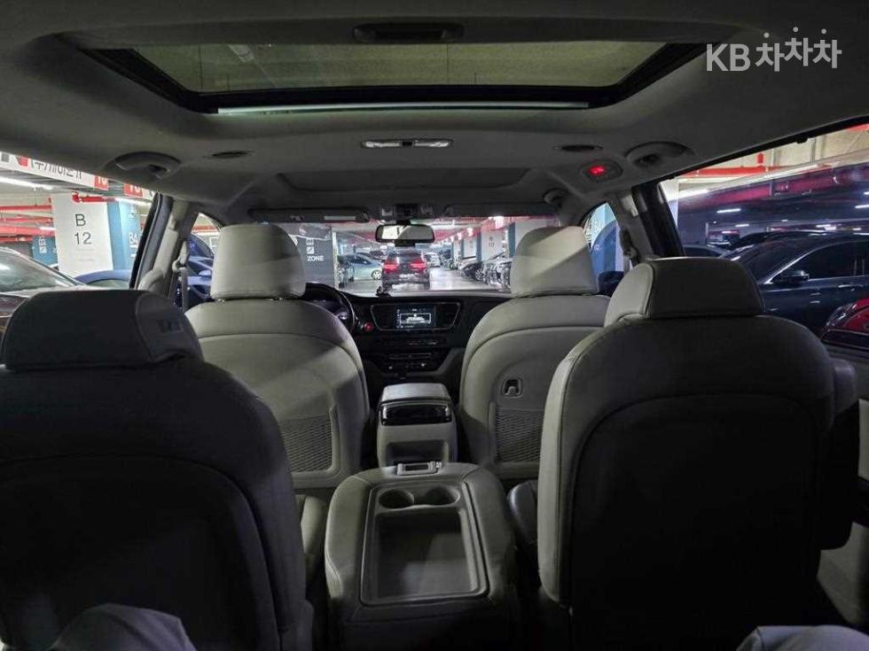 Kia Carnival — miniaturë 18