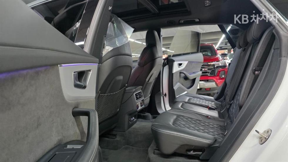 Audi Q8 — miniaturë 8