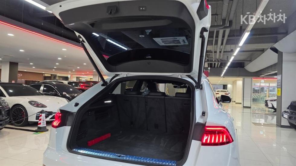 Audi Q8 — miniaturë 10