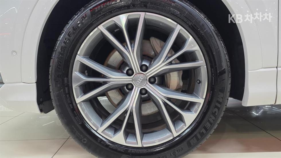 Audi Q8 — miniaturë 14