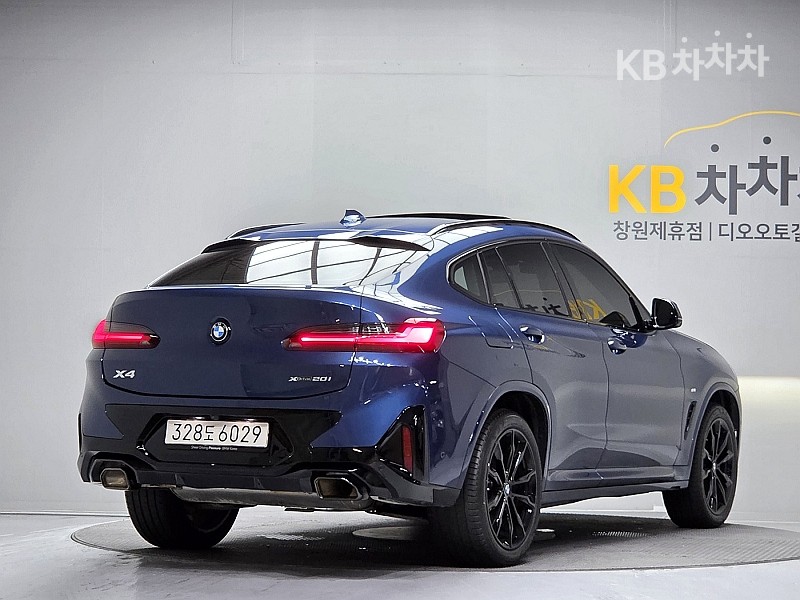BMW X4 — miniaturë 2