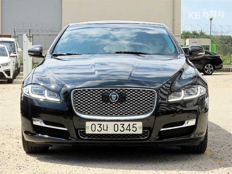Jaguar XJ