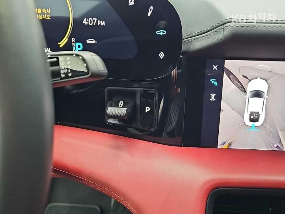 Porsche Taycan — miniaturë 7