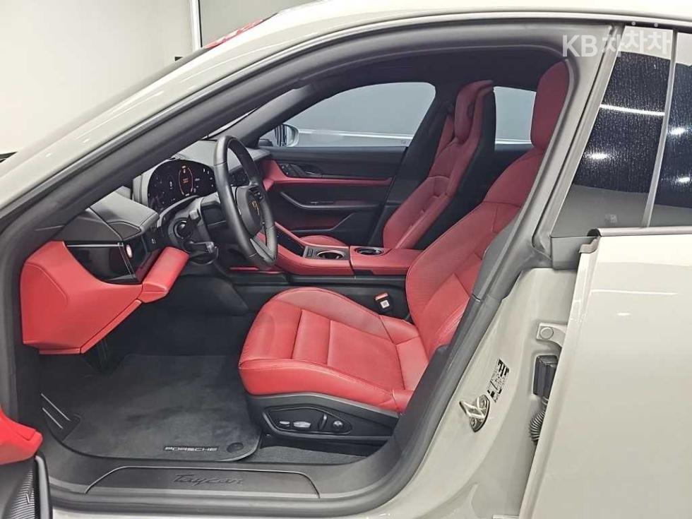 Porsche Taycan — miniaturë 10