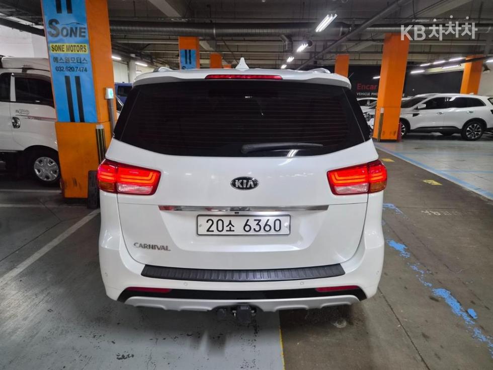Kia Carnival — miniaturë 3