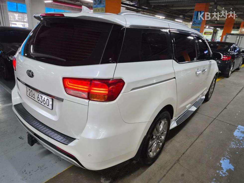 Kia Carnival — miniaturë 4