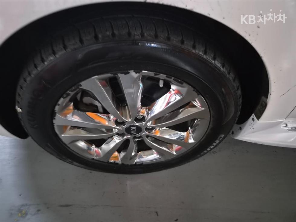 Kia Carnival — miniaturë 5