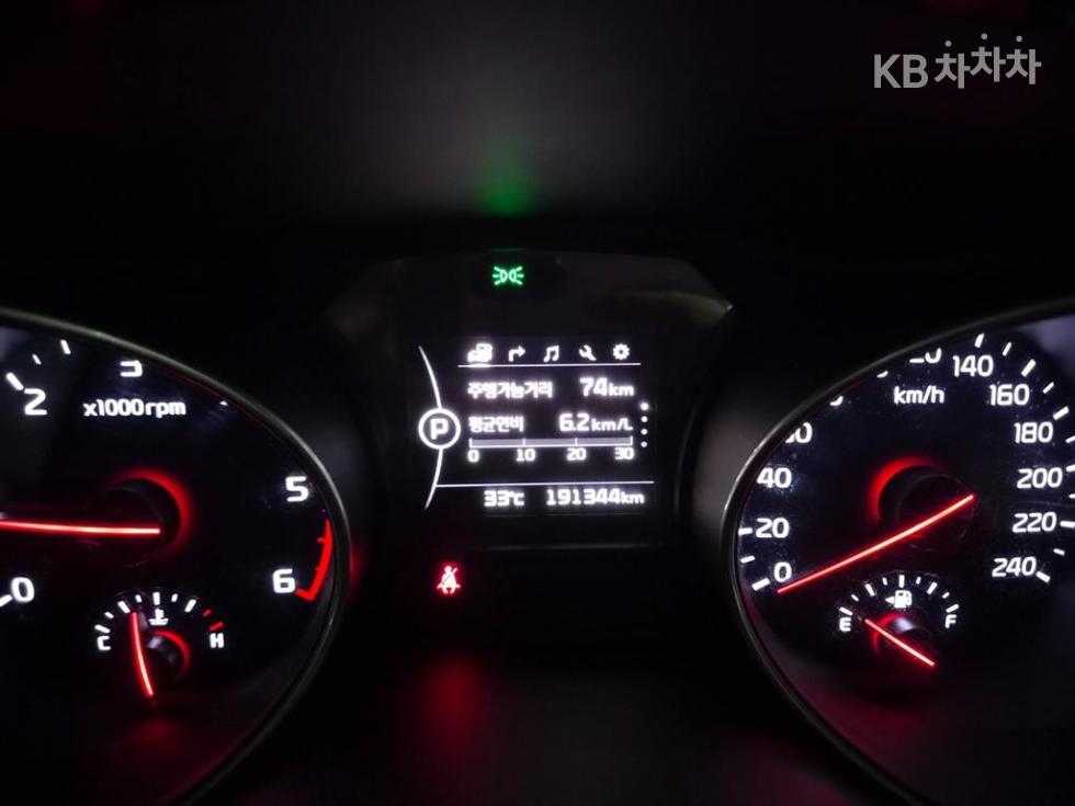 Kia Carnival — miniaturë 7