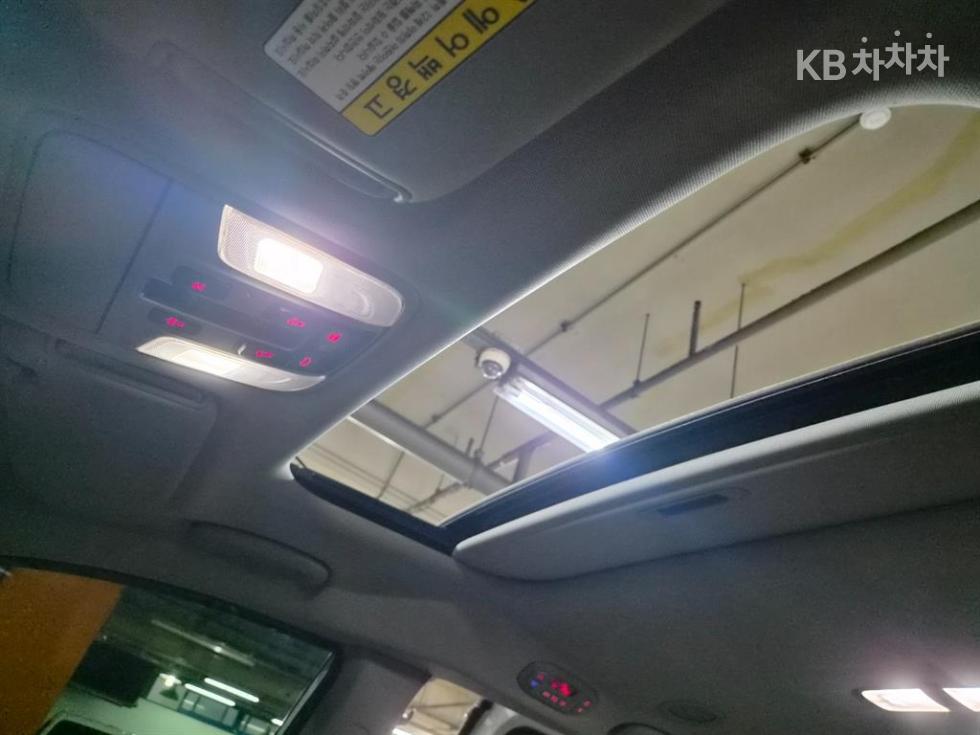 Kia Carnival — miniaturë 9