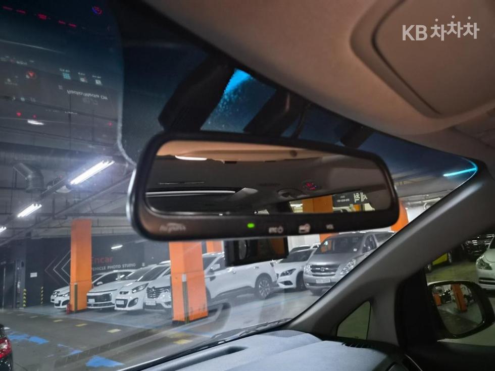 Kia Carnival — miniaturë 10