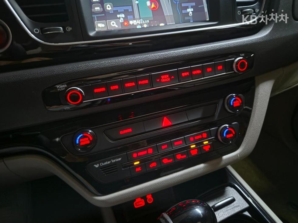 Kia Carnival — miniaturë 13