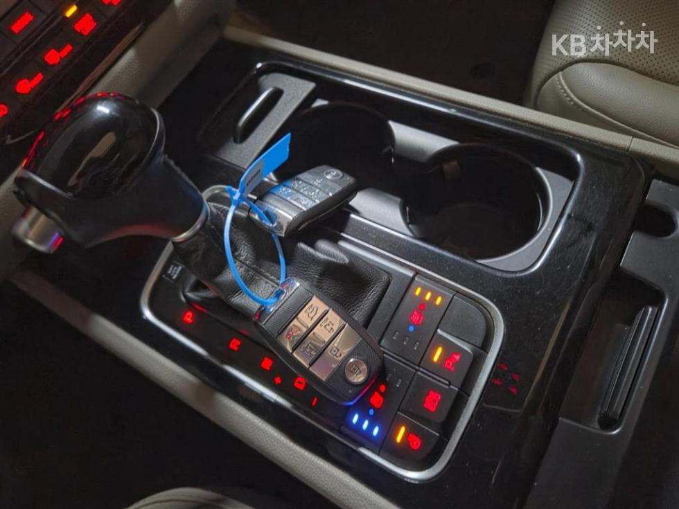 Kia Carnival — miniaturë 14