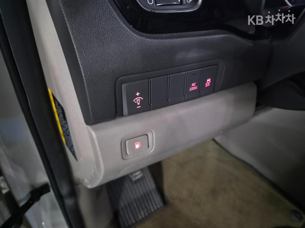 Kia Carnival — miniaturë 15