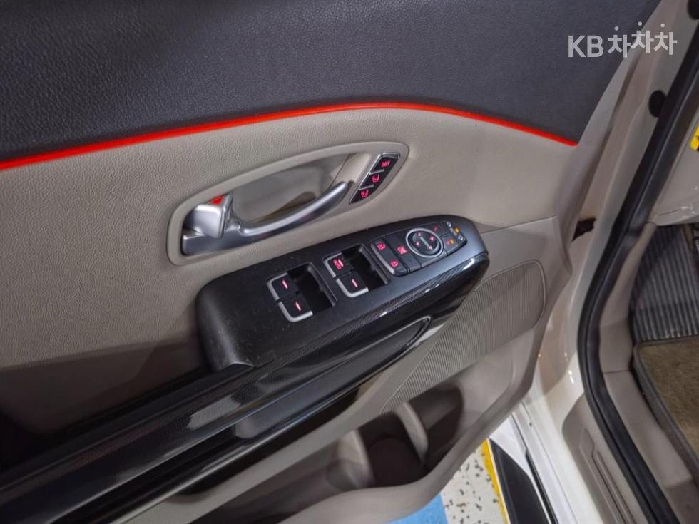 Kia Carnival — miniaturë 17