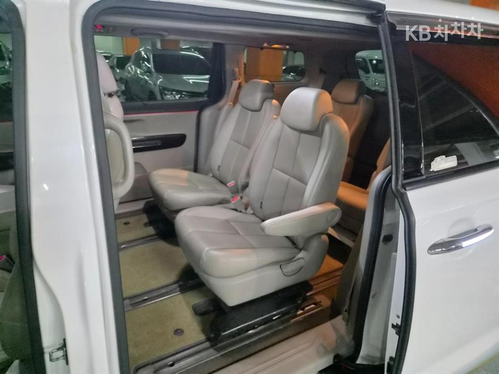 Kia Carnival — miniaturë 19