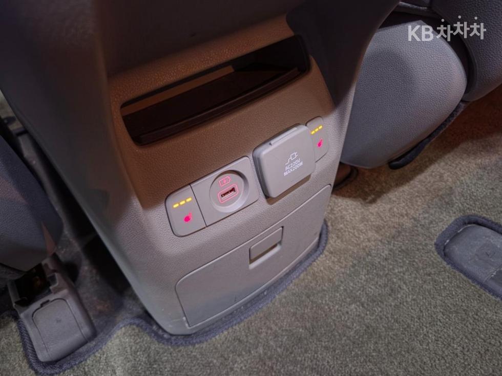 Kia Carnival — miniaturë 20