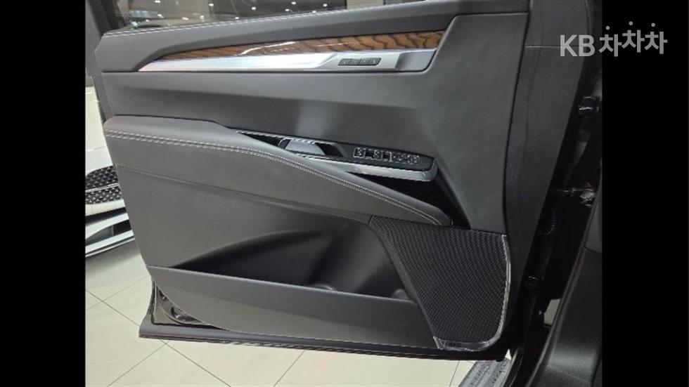 Cadillac Escalade — miniaturë 8