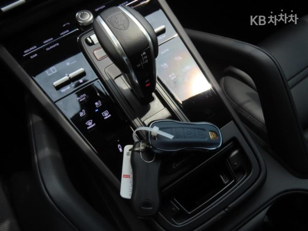 Porsche Cayenne — miniaturë 6