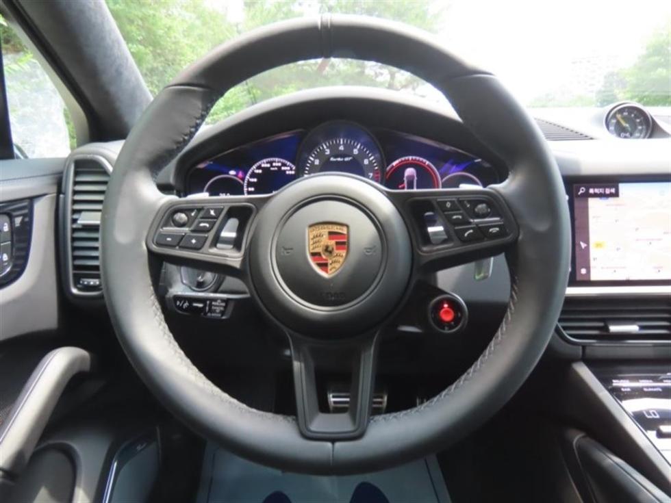 Porsche Cayenne — miniaturë 16
