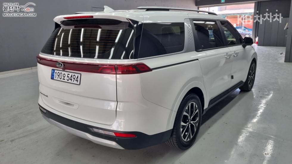 Kia Carnival — miniaturë 2