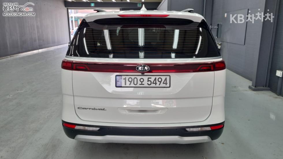 Kia Carnival — miniaturë 4