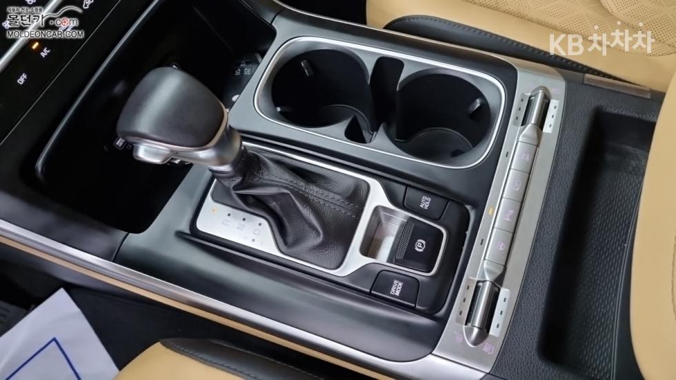 Kia Carnival — miniaturë 14
