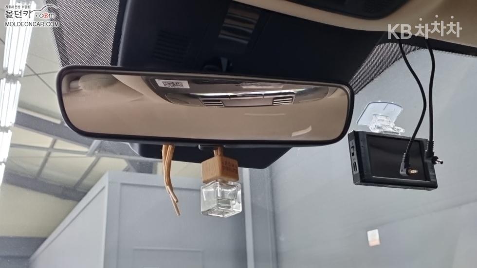 Kia Carnival — miniaturë 15